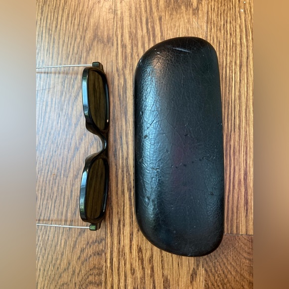 Rare Prada Wayfarer Sunglasses, Black Frame/Olive Lens, Made in Italy - Picture 4 of 9